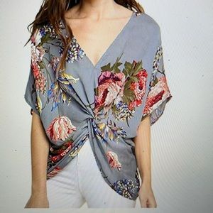 Umgee twisted Top Floral Cool Grey Front New